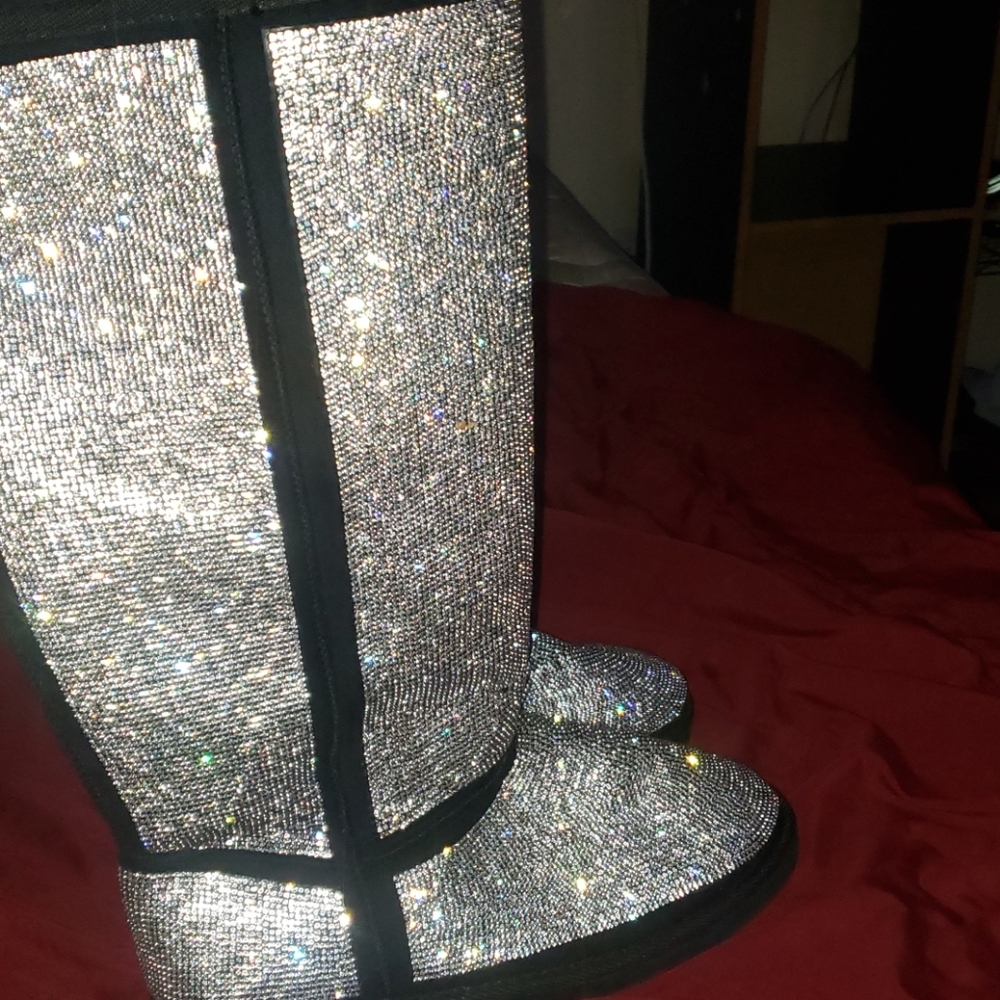 Beautiful  Bedazzled boots!!